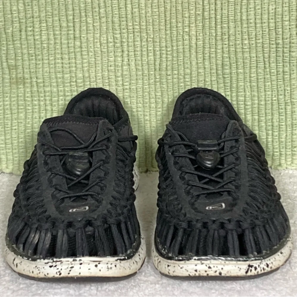 KEEN Youth Uneek Paracord String Black/White Athletic Running Shoes SZ US 4Y W6